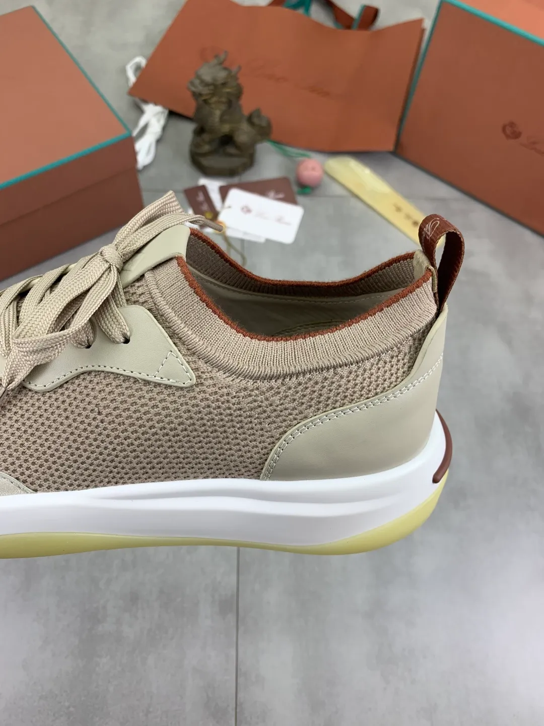 Men's Men's Shoes 💰P620 New 💰High Quality Latest Casual Shoes Loro Piana 💯Top Authentic Grade💯Buy the original 1:1 copy💯 Founded the existing Loro Piana company on April 24, 1924. It is now the sixth generation of family business, providing top quality products to customers who are discerning about taste and quality. Imported original fly woven fabric with cowhide fabric, plain calfskin lining, hand-stitched thread with cowhide feet, original packaging, code number: 38-44 (customized for 45 and 46), seven colors available